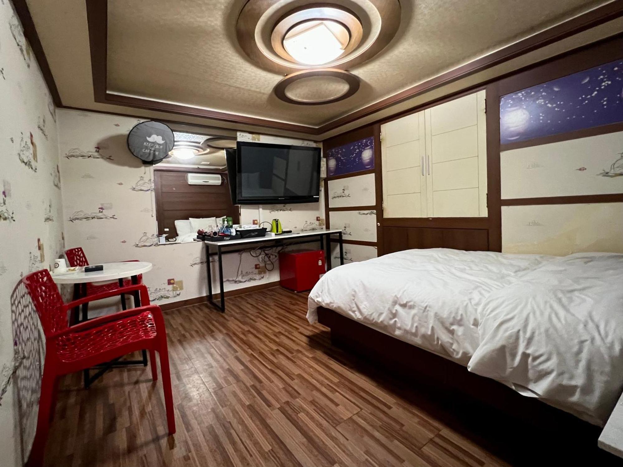 Picasso Motel Сеул Екстериор снимка