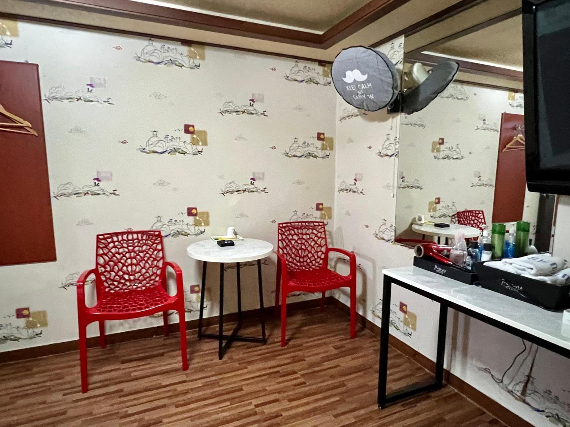 Picasso Motel Сеул Екстериор снимка