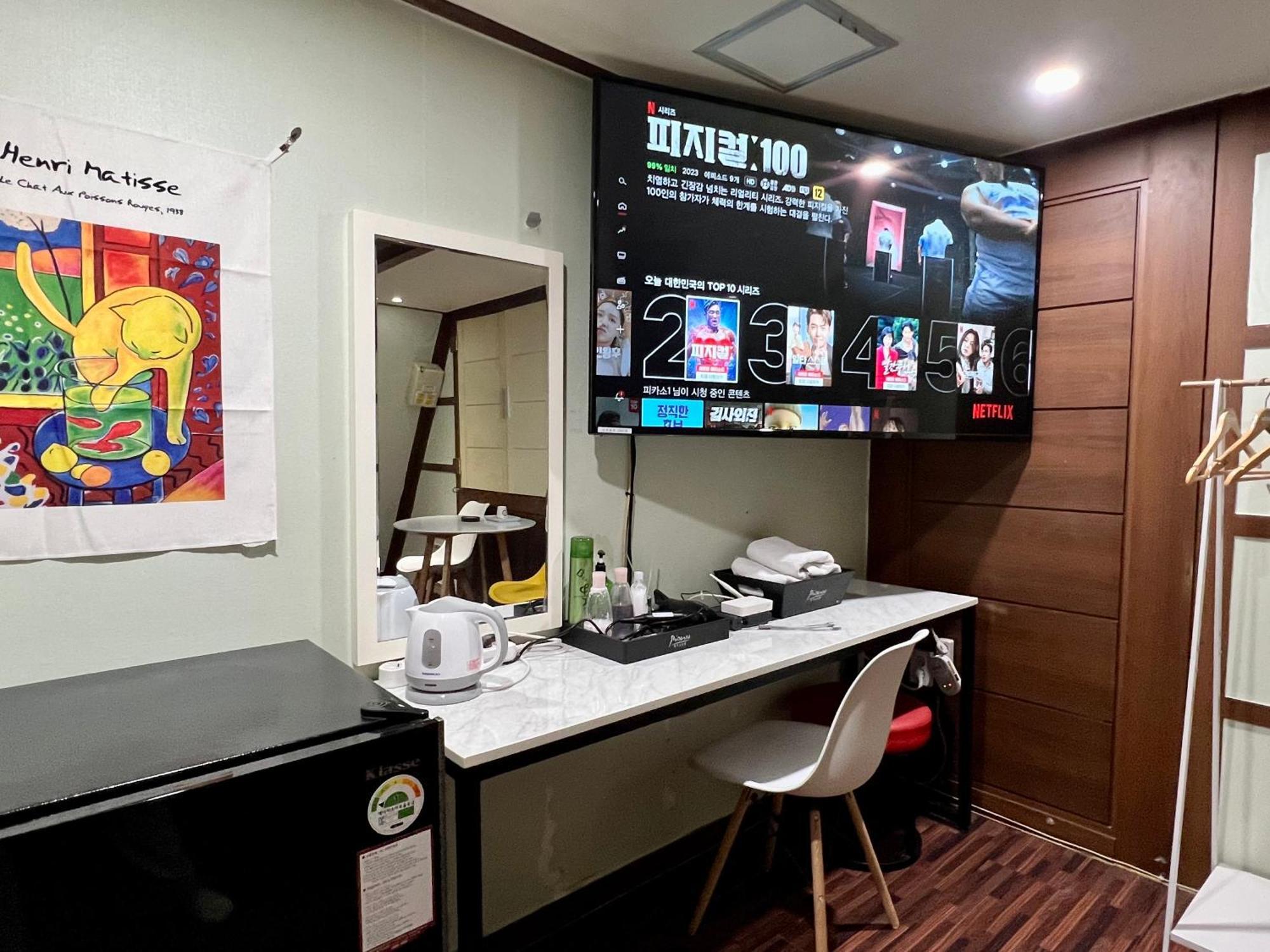 Picasso Motel Сеул Екстериор снимка